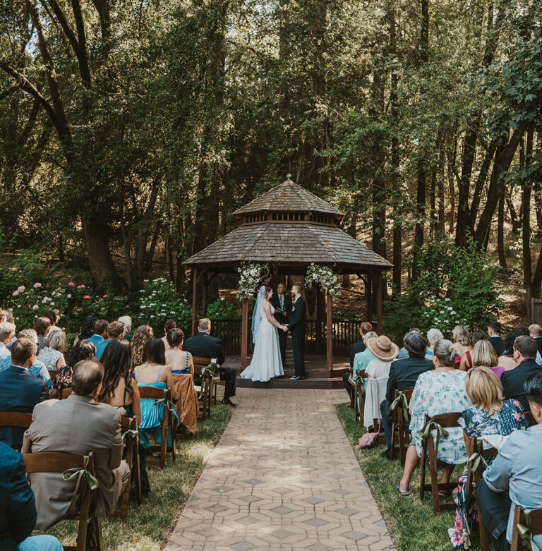 MILESTONE EVENTS GROUP managing a sophisticated wedding reception at Villa Chanticleer in Healdsburg, CA